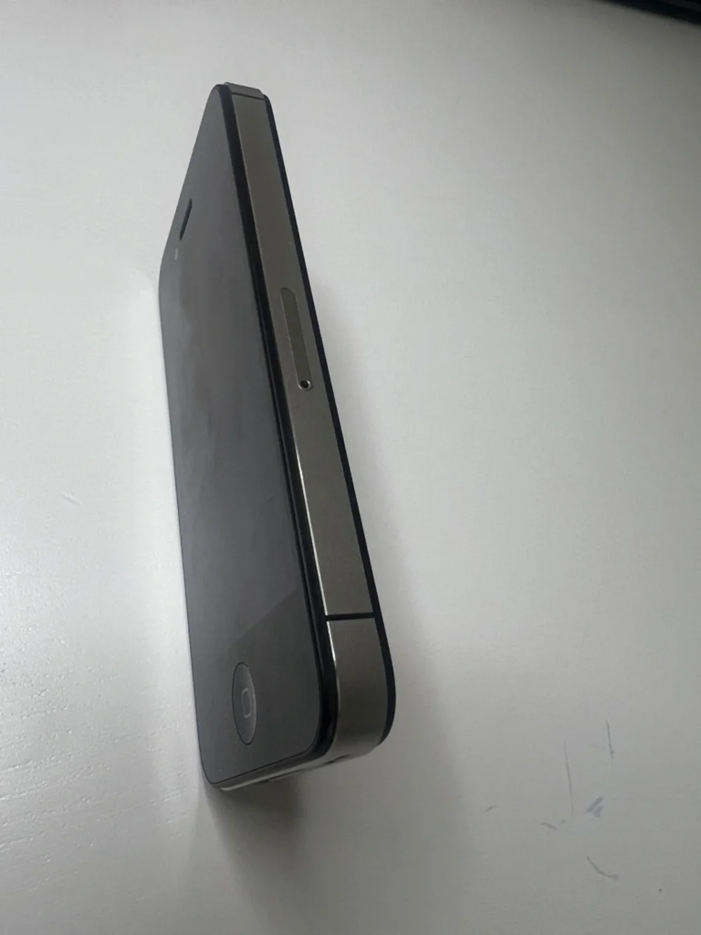 3 iphone 5s, 4s white and black